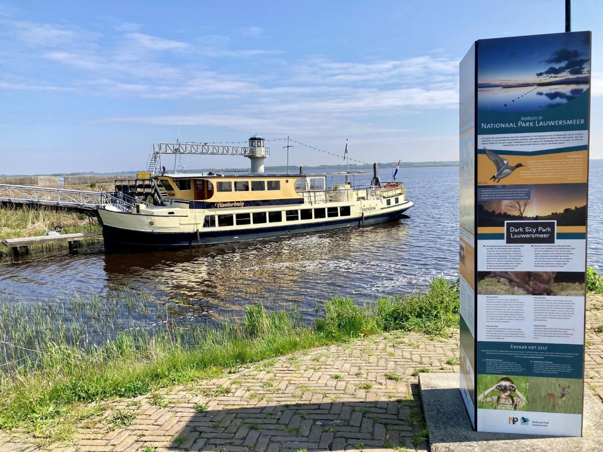 4 Pers Holiday Home Hilla With Winter Garden In Front Of The Dike Directly On The Lauwersmeer Anjum ภายนอก รูปภาพ