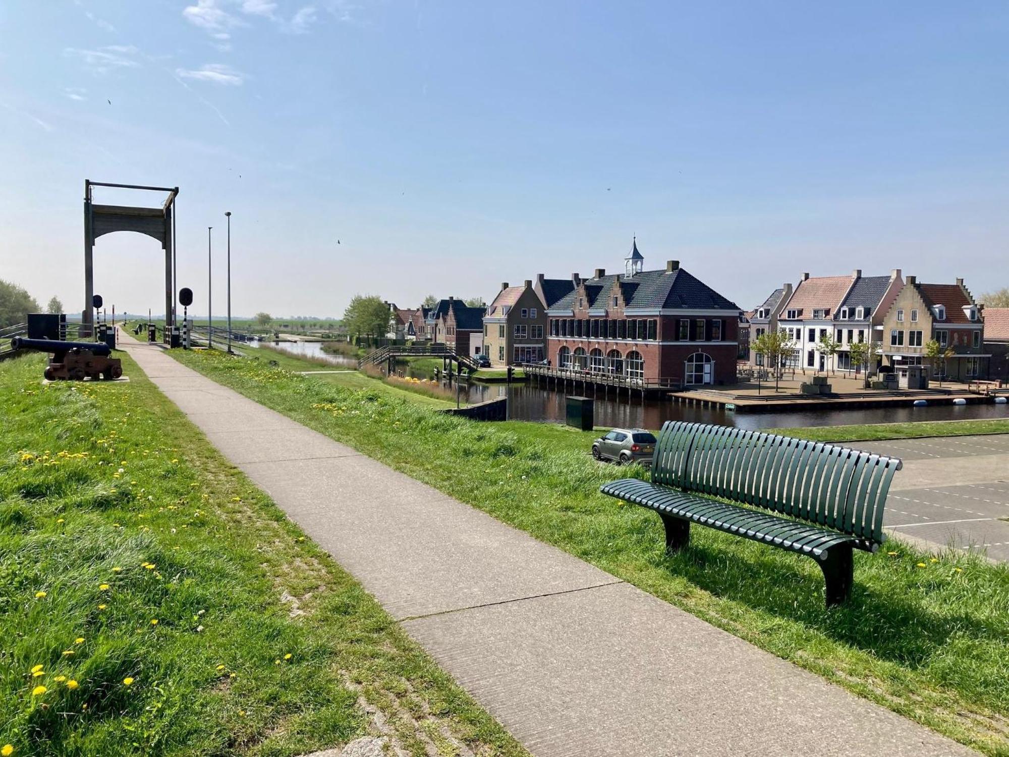 4 Pers Holiday Home Hilla With Winter Garden In Front Of The Dike Directly On The Lauwersmeer Anjum ภายนอก รูปภาพ